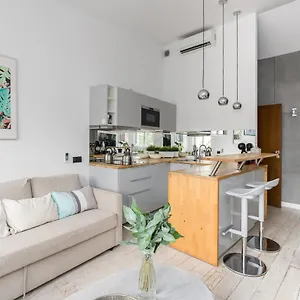 https://apartament-holy.poznan-hotels.com
